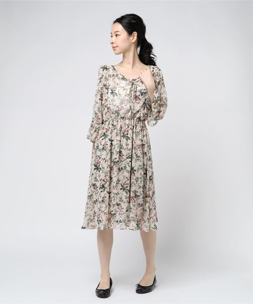 archives(アルシーヴ)の「フリル花シフォンワンピース(ワンピース・レディース・ブラック/ネイビー/アイボリー・MEDIUM)」の5枚目の写真