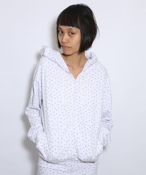 i（アイ）の「○△□ドットプリントZIPパーカー（パーカー・レディース・ホワイト/ブラック・ﾌﾘ-）」の2枚目の写真