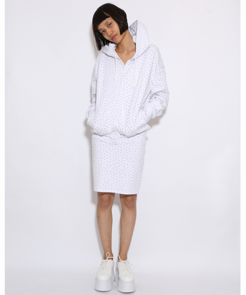 i（アイ）の「○△□ドットプリントZIPパーカー（パーカー・レディース・ホワイト/ブラック・ﾌﾘ-）」の3枚目の写真