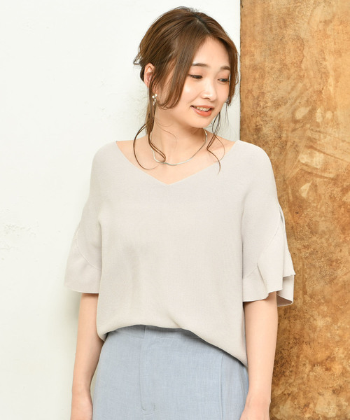 DouDou（ドゥドゥ）の「袖フリルVプルオーバー（ニット/セーター・レディース・ブラック/ベージュ/レッド・FREE）」の6枚目の写真