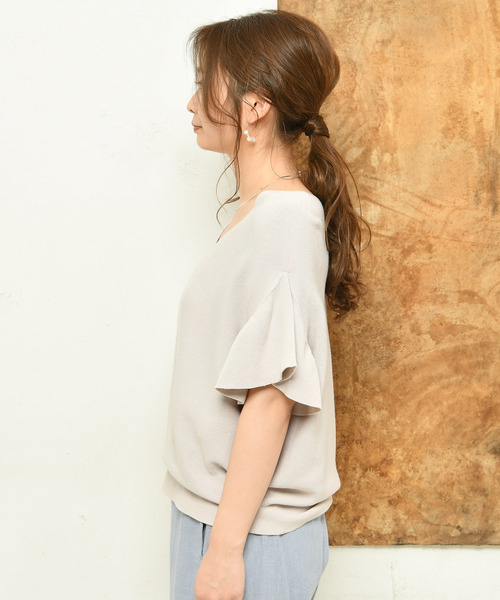 DouDou（ドゥドゥ）の「袖フリルVプルオーバー（ニット/セーター・レディース・ブラック/ベージュ/レッド・FREE）」の9枚目の写真