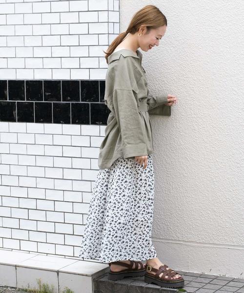 w closet(ダブルクローゼット)の「フラワーシルエットプリント消しプリーツロングスカート(スカート・レディース・ブラック/オフホワイト/サックスブルー/グレイッシュベージュ・FREE)」の7枚目の写真