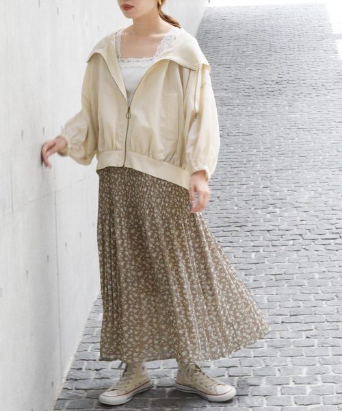 w closet(ダブルクローゼット)の「フラワーシルエットプリント消しプリーツロングスカート(スカート・レディース・ブラック/オフホワイト/サックスブルー/グレイッシュベージュ・FREE)」の14枚目の写真