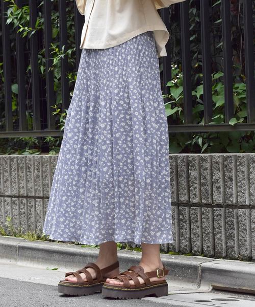 w closet(ダブルクローゼット)の「フラワーシルエットプリント消しプリーツロングスカート(スカート・レディース・ブラック/オフホワイト/サックスブルー/グレイッシュベージュ・FREE)」の18枚目の写真