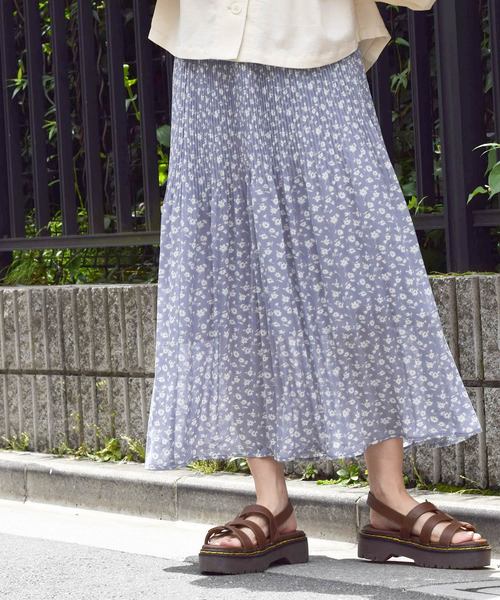 w closet(ダブルクローゼット)の「フラワーシルエットプリント消しプリーツロングスカート(スカート・レディース・ブラック/オフホワイト/サックスブルー/グレイッシュベージュ・FREE)」の19枚目の写真