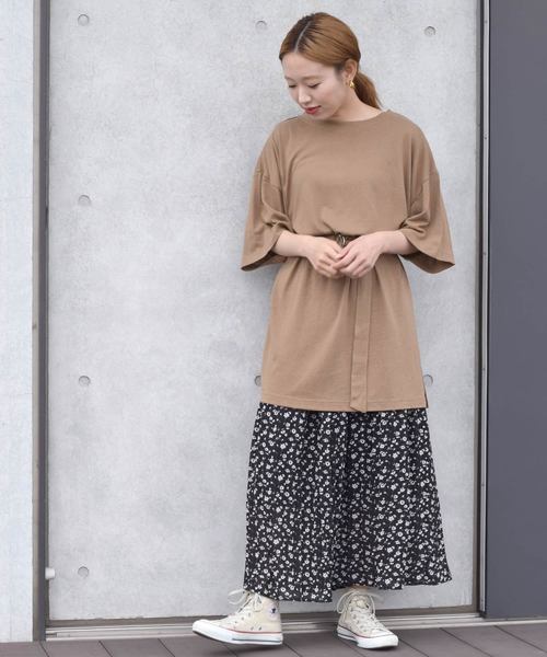 w closet(ダブルクローゼット)の「フラワーシルエットプリント消しプリーツロングスカート(スカート・レディース・ブラック/オフホワイト/サックスブルー/グレイッシュベージュ・FREE)」の20枚目の写真