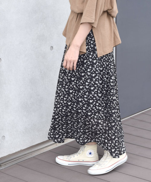 w closet(ダブルクローゼット)の「フラワーシルエットプリント消しプリーツロングスカート(スカート・レディース・ブラック/オフホワイト/サックスブルー/グレイッシュベージュ・FREE)」の21枚目の写真