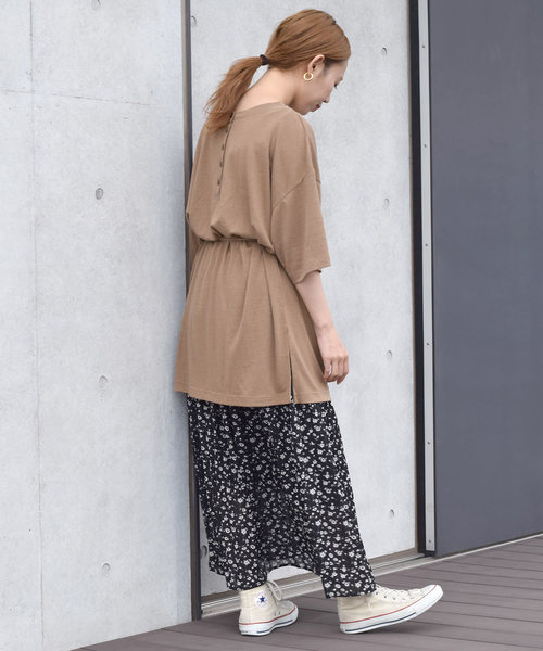 w closet(ダブルクローゼット)の「フラワーシルエットプリント消しプリーツロングスカート(スカート・レディース・ブラック/オフホワイト/サックスブルー/グレイッシュベージュ・FREE)」の22枚目の写真