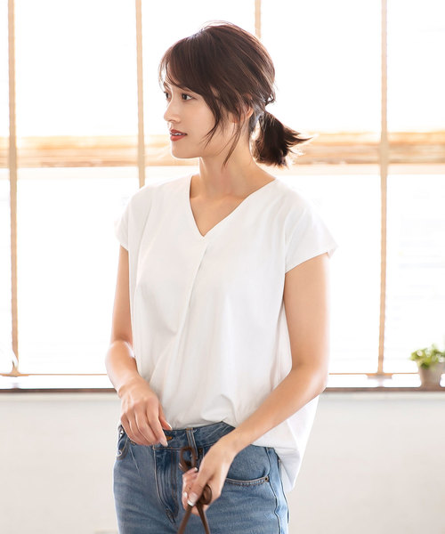 KOBE LETTUCE（コウベレタス）の「Vネックフロントタックカットソーブラウス（シャツ/ブラウス・レディース・ブラック/ネイビー/オフホワイト/ブルー/ラベンダー/グレイッシュベージュ・L/M）」の11枚目の写真