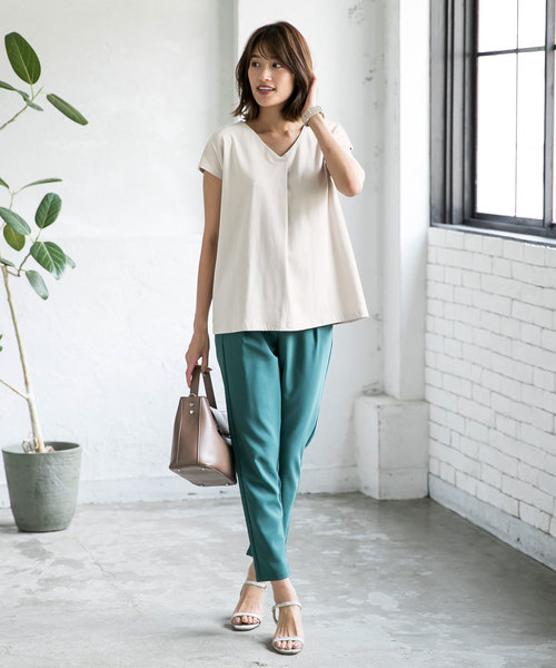 KOBE LETTUCE（コウベレタス）の「Vネックフロントタックカットソーブラウス（シャツ/ブラウス・レディース・ブラック/ネイビー/オフホワイト/ブルー/ラベンダー/グレイッシュベージュ・L/M）」の13枚目の写真