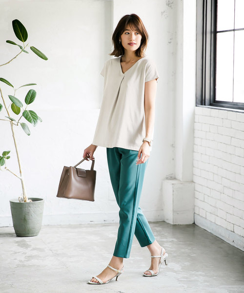 KOBE LETTUCE（コウベレタス）の「Vネックフロントタックカットソーブラウス（シャツ/ブラウス・レディース・ブラック/ネイビー/オフホワイト/ブルー/ラベンダー/グレイッシュベージュ・L/M）」の14枚目の写真