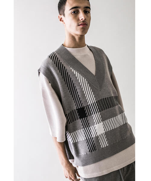 MONKEY TIME（モンキータイム）の「＜monkey time＞ C/AC PLAID VEST Ⅱ/ニットベスト（ベスト・メンズ・グレー/ブラック・M/L）」の11枚目の写真