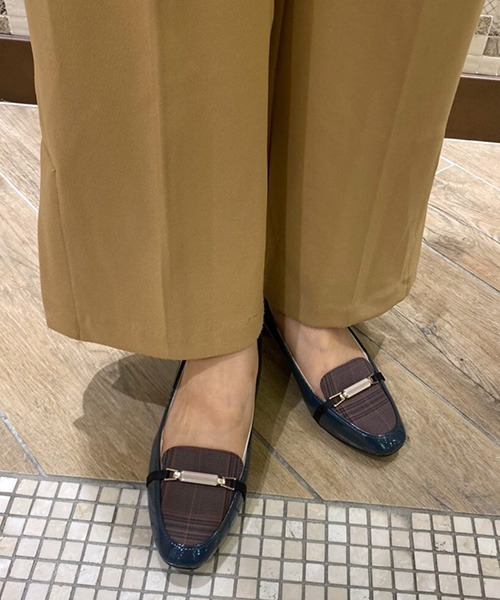 JELLY BEANS(ジェリービーンズ)の「【Ray10月号掲載】ビットパーツローファーパンプス<ふわさら>(125-4522)JELLY BEANS(ジェリービーンズ)(パンプス・レディース・ブラック/ワイン/グレイッシュベージュ/ベージュ/イエロー系その他/ライトグレー/ネイビー・22/22.5/23/23.5/24/24.5/25/21.5/25.5)」の22枚目の写真