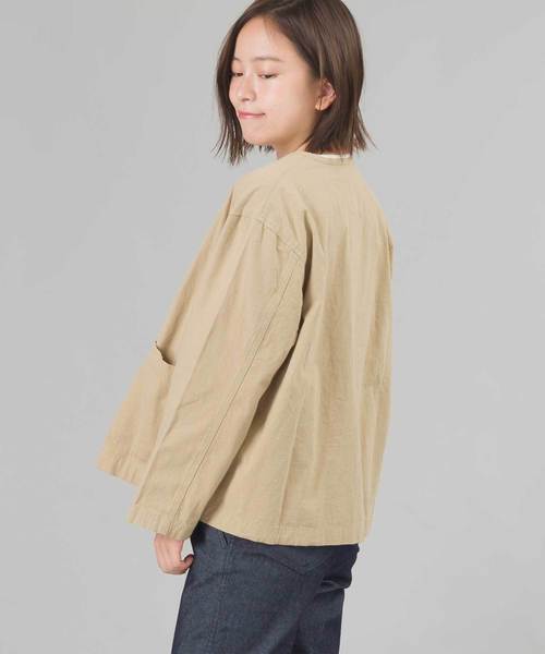 OMNES（オムネス）の「ウォッシュ加工ダンプ ノーカラージャケット（ノーカラージャケット・レディース・ブラック/ベージュ/アイボリー/キャメル/グレー系その他2・SMALL/MEDIUM）」の16枚目の写真