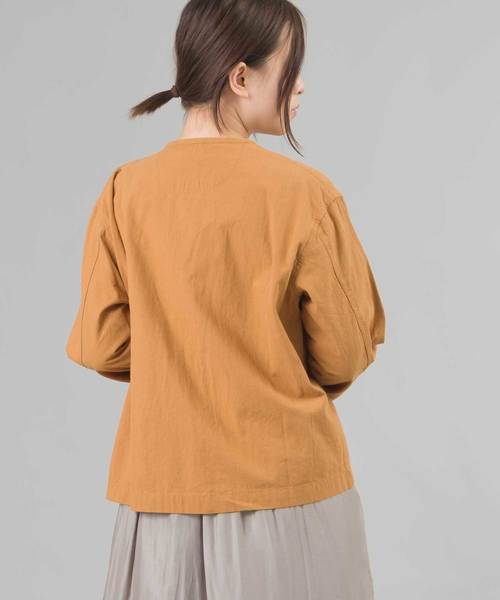 OMNES（オムネス）の「ウォッシュ加工ダンプ ノーカラージャケット（ノーカラージャケット・レディース・ブラック/ベージュ/アイボリー/キャメル/グレー系その他2・SMALL/MEDIUM）」の19枚目の写真