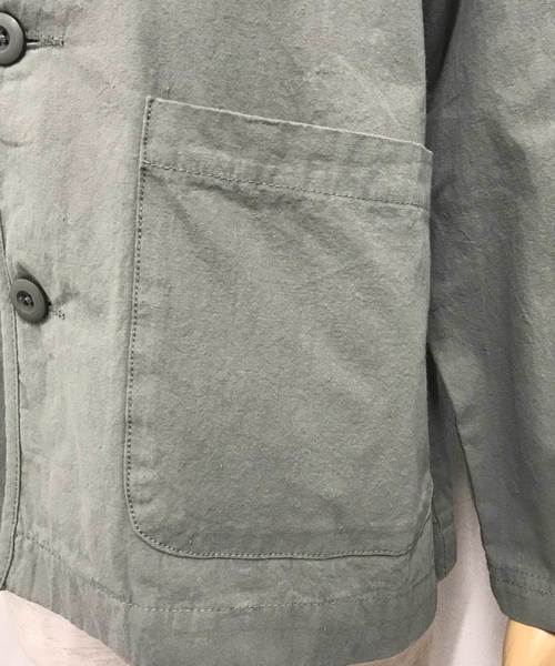 OMNES（オムネス）の「ウォッシュ加工ダンプ ノーカラージャケット（ノーカラージャケット・レディース・ブラック/ベージュ/アイボリー/キャメル/グレー系その他2・SMALL/MEDIUM）」の8枚目の写真