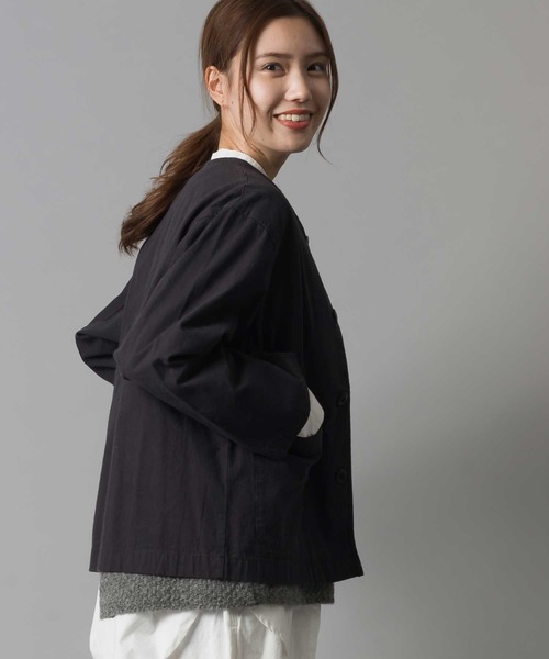 OMNES（オムネス）の「ウォッシュ加工ダンプ ノーカラージャケット（ノーカラージャケット・レディース・ブラック/ベージュ/アイボリー/キャメル/グレー系その他2・SMALL/MEDIUM）」の21枚目の写真