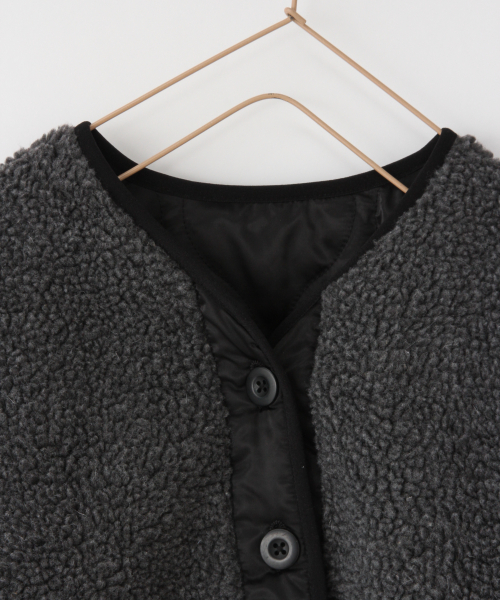 LOWRYS FARM（ローリーズファーム）の「リバーシブルボアブルゾン/KIDS　847185（ブルゾン・キッズ・アイボリー/チャコールグレー/ベージュ・110/120/130）」の8枚目の写真