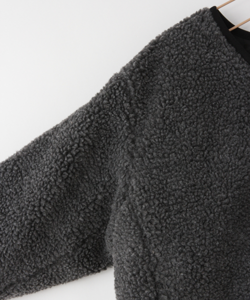 LOWRYS FARM（ローリーズファーム）の「リバーシブルボアブルゾン/KIDS　847185（ブルゾン・キッズ・アイボリー/チャコールグレー/ベージュ・110/120/130）」の9枚目の写真