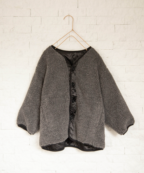 LOWRYS FARM（ローリーズファーム）の「リバーシブルボアブルゾン/KIDS　847185（ブルゾン・キッズ・アイボリー/チャコールグレー/ベージュ・110/120/130）」の14枚目の写真