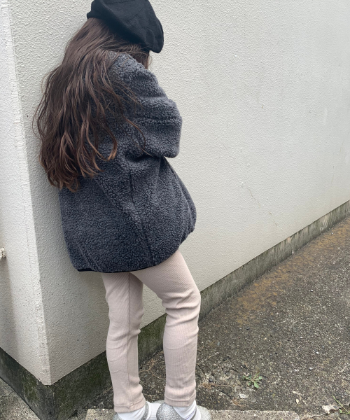 LOWRYS FARM（ローリーズファーム）の「リバーシブルボアブルゾン/KIDS　847185（ブルゾン・キッズ・アイボリー/チャコールグレー/ベージュ・110/120/130）」の15枚目の写真