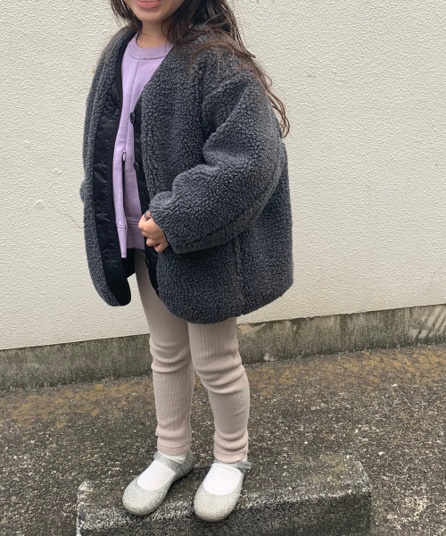 LOWRYS FARM（ローリーズファーム）の「リバーシブルボアブルゾン/KIDS　847185（ブルゾン・キッズ・アイボリー/チャコールグレー/ベージュ・110/120/130）」の16枚目の写真