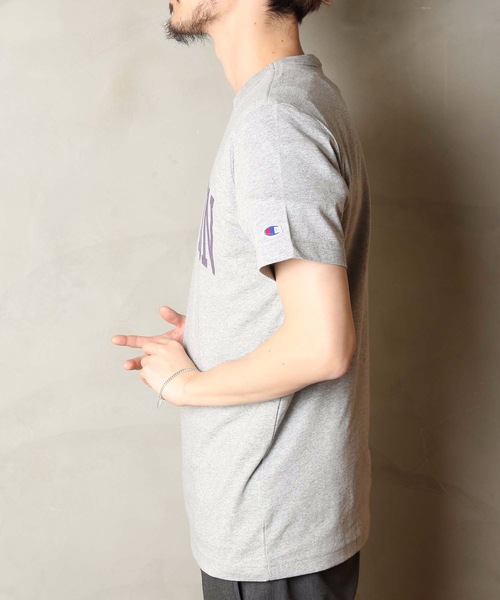 Champion(チャンピオン)の「【CHAMPION/チャンピオン】アーチデザイン ワンポイントブランドロゴ リラクシングシルエット ユニセックスサイジング 半袖Tシャツ C3-R321(Tシャツ/カットソー・メンズ・ネイビー/レッド/ホワイト/杢グレー/ブルー・X-LARGE/MEDIUM/LARGE)」の19枚目の写真