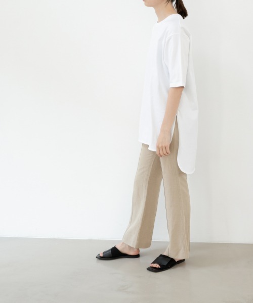 yuw（ユウ）の「【WEB先限定】ヘムロンＴＳＳ　887727（Tシャツ/カットソー・レディース・チャコールグレー/ブラック/ベージュ/オフホワイト・FREE）」の5枚目の写真
