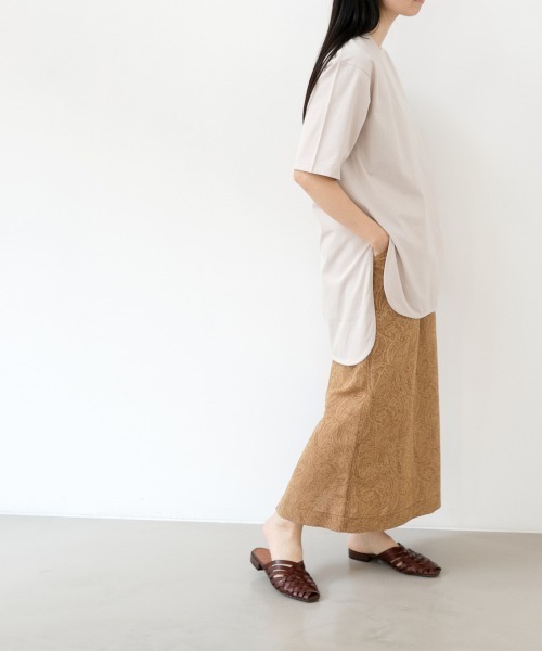 yuw（ユウ）の「【WEB先限定】ヘムロンＴＳＳ　887727（Tシャツ/カットソー・レディース・チャコールグレー/ブラック/ベージュ/オフホワイト・FREE）」の11枚目の写真