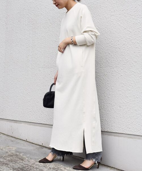 SHIPS（シップス）の「【WEB限定/SHIPS別注】FRUIT OF THE LOOM:スウェットワンピース◇（ワンピース・レディース・ブラック/ベージュ/オフホワイト/イエロー/ダークグレー・38/36）」の21枚目の写真