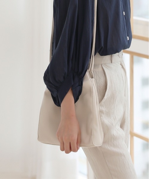 by muni:r（バイ ムニール）の「ストラップ クロスバッグ（ショルダーバッグ・レディース・アイボリー/ブラック・ONE SIZE）」の14枚目の写真