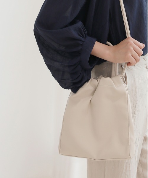 by muni:r（バイ ムニール）の「ストラップ クロスバッグ（ショルダーバッグ・レディース・アイボリー/ブラック・ONE SIZE）」の8枚目の写真