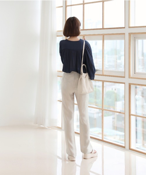 by muni:r（バイ ムニール）の「ストラップ クロスバッグ（ショルダーバッグ・レディース・アイボリー/ブラック・ONE SIZE）」の10枚目の写真