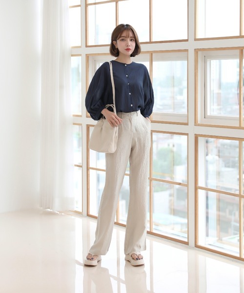 by muni:r（バイ ムニール）の「ストラップ クロスバッグ（ショルダーバッグ・レディース・アイボリー/ブラック・ONE SIZE）」の4枚目の写真