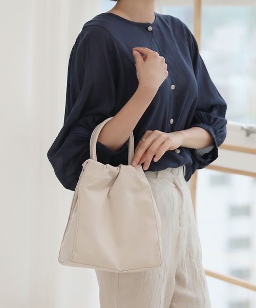 by muni:r（バイ ムニール）の「ストラップ クロスバッグ（ショルダーバッグ・レディース・アイボリー/ブラック・ONE SIZE）」の17枚目の写真