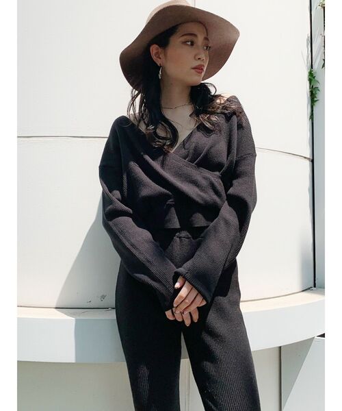 GYDA（ジェイダ）の「2WAYカシュクールリブニットTOPS（ニット/セーター・レディース・ブラック/ベージュ/グリーン・FREE）」の2枚目の写真