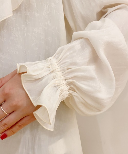 SHENERY（シーナリー）の「ジャガードフリルカラーブラウス（シャツ/ブラウス・レディース・ブラック/オフホワイト・FREE）」の16枚目の写真