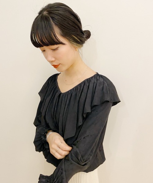 SHENERY（シーナリー）の「ジャガードフリルカラーブラウス（シャツ/ブラウス・レディース・ブラック/オフホワイト・FREE）」の5枚目の写真