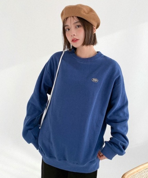 muahmuah(ムーアムーア)の「A'GEM/9 × .kom『muah muah/ムーアムーア』OVERFIT WAPPEN MTM/韓国ブランド オーバーフィット ワッペン MTM スウェットシャツ トレーナー(スウェット・レディース・ブラック/グレー/インディゴブルー/ベージュ/カーキ/アイボリー・FREE)」の6枚目の写真