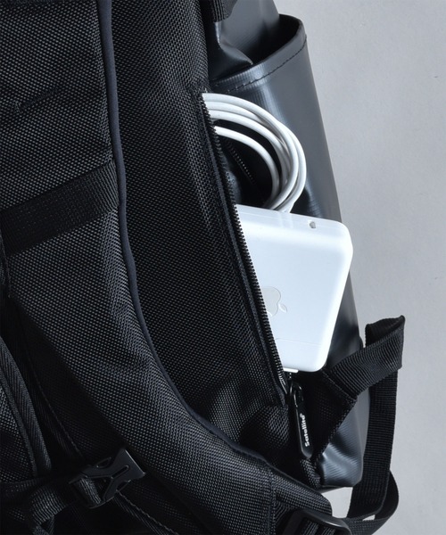 Satellite（サテライト）の「【2021モデル Satellite(サテライト)】" BOXXX " (ボックス) /STANNDARD LINE (ターポリン) 耐水圧：74000ml（バックパック/リュック・メンズ・ブラック/ブラック×ホワイト/ブラック×ブラック・FREE）」の16枚目の写真