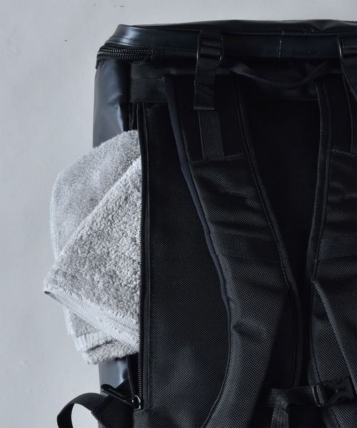 Satellite（サテライト）の「【2021モデル Satellite(サテライト)】" BOXXX " (ボックス) /STANNDARD LINE (ターポリン) 耐水圧：74000ml（バックパック/リュック・メンズ・ブラック/ブラック×ホワイト/ブラック×ブラック・FREE）」の5枚目の写真