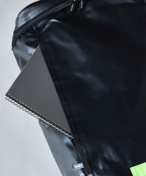 Satellite（サテライト）の「【2021モデル Satellite(サテライト)】" BOXXX " (ボックス) /STANNDARD LINE (ターポリン) 耐水圧：74000ml（バックパック/リュック・メンズ・ブラック/ブラック×ホワイト/ブラック×ブラック・FREE）」の7枚目の写真
