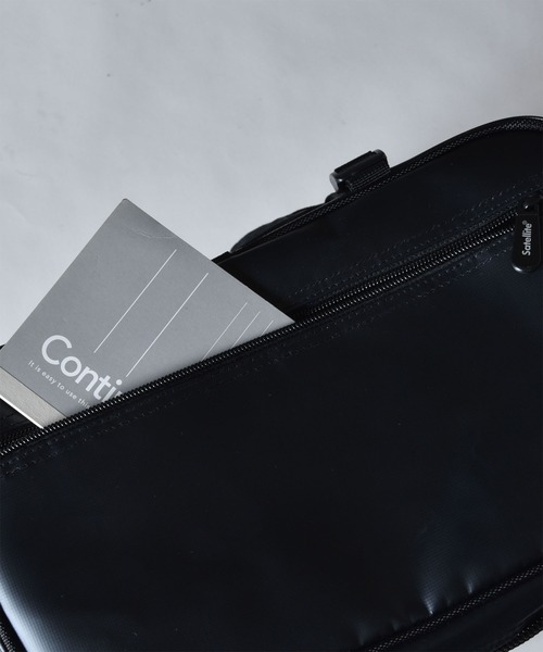 Satellite（サテライト）の「【2021モデル Satellite(サテライト)】" BOXXX " (ボックス) /STANNDARD LINE (ターポリン) 耐水圧：74000ml（バックパック/リュック・メンズ・ブラック/ブラック×ホワイト/ブラック×ブラック・FREE）」の15枚目の写真