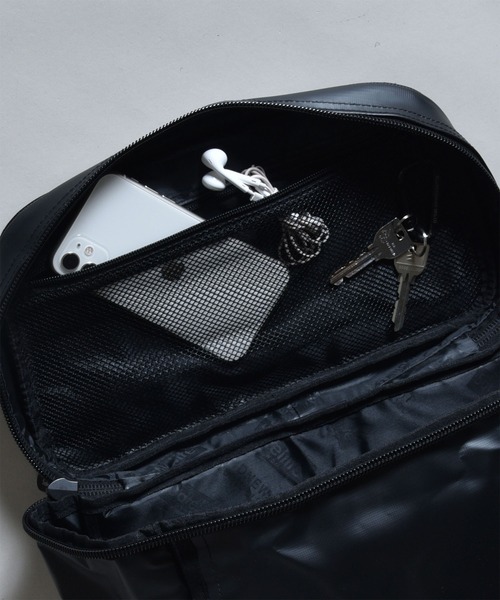 Satellite（サテライト）の「【2021モデル Satellite(サテライト)】" BOXXX " (ボックス) /STANNDARD LINE (ターポリン) 耐水圧：74000ml（バックパック/リュック・メンズ・ブラック/ブラック×ホワイト/ブラック×ブラック・FREE）」の11枚目の写真