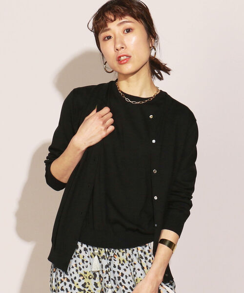 Rie Miller(リエミラー)の「GIZA COTTONクルーネックカーディガン(カーディガン/ボレロ・レディース・キャメル/ホワイト/グリーン/ブラック・36/38)」の2枚目の写真