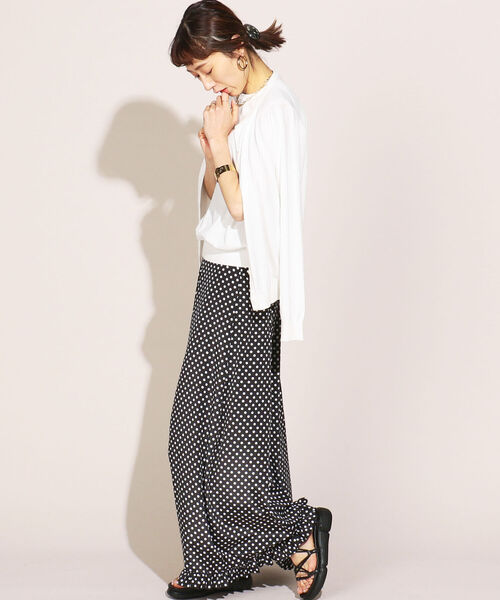 Rie Miller(リエミラー)の「GIZA COTTONクルーネックカーディガン(カーディガン/ボレロ・レディース・キャメル/ホワイト/グリーン/ブラック・36/38)」の12枚目の写真