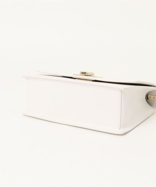 FURLA（フルラ）の「FURLA 1927 S CROSSBODY（ショルダーバッグ・レディース・オフホワイト・ONE SIZE）」の2枚目の写真