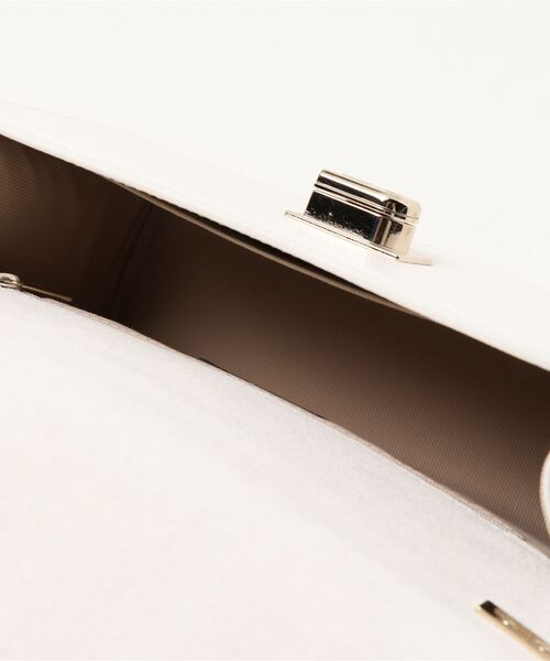 FURLA（フルラ）の「FURLA 1927 S CROSSBODY（ショルダーバッグ・レディース・オフホワイト・ONE SIZE）」の3枚目の写真