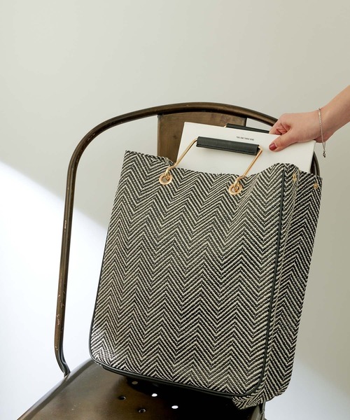 COLONY 2139（コロニートゥーワンスリーナイン）の「雑材トートバッグ/マチ付きA4収納可能トート（トートバッグ・レディース・ブラック/ベージュ・FREE）」の3枚目の写真