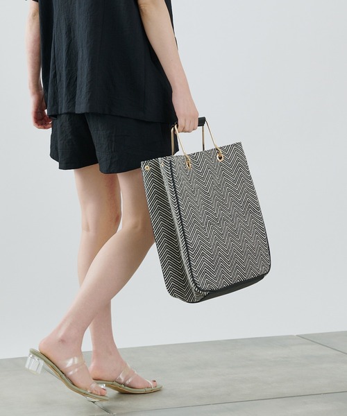 COLONY 2139（コロニートゥーワンスリーナイン）の「雑材トートバッグ/マチ付きA4収納可能トート（トートバッグ・レディース・ブラック/ベージュ・FREE）」の13枚目の写真